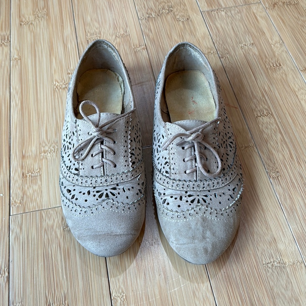Union Bay. Size 9.